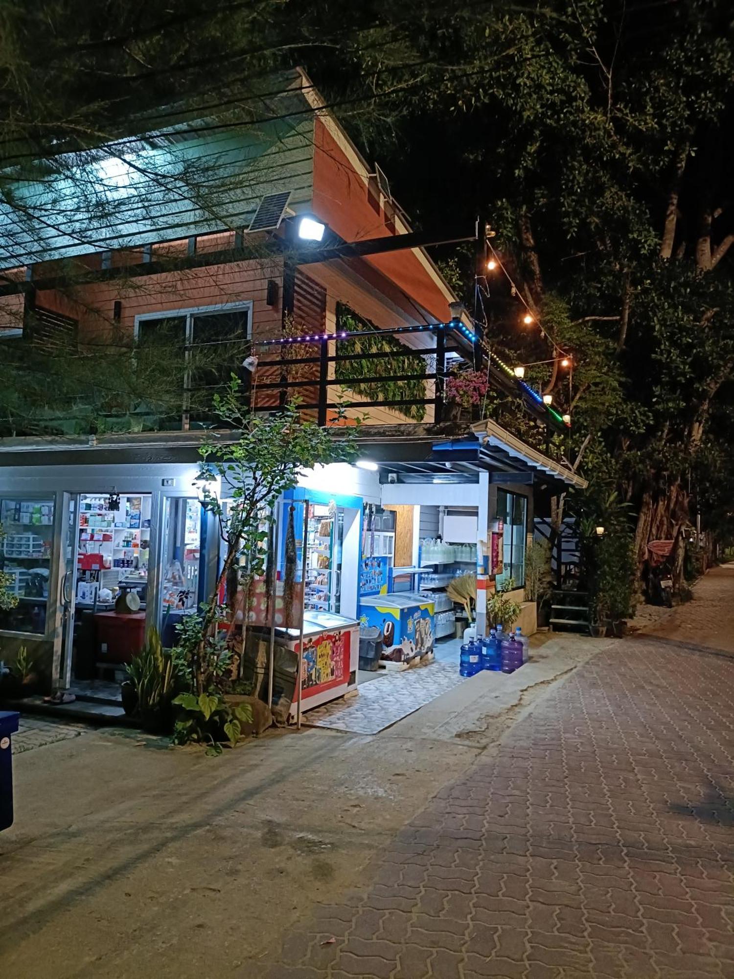 Mumzai House *